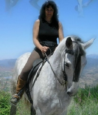 por el campo a caballo